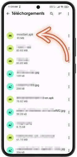 Accéder au dossier téléchargements et trouver le fichier APK