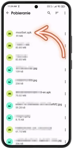 Dostęp do folderu pobrań i znalezienie pliku APK